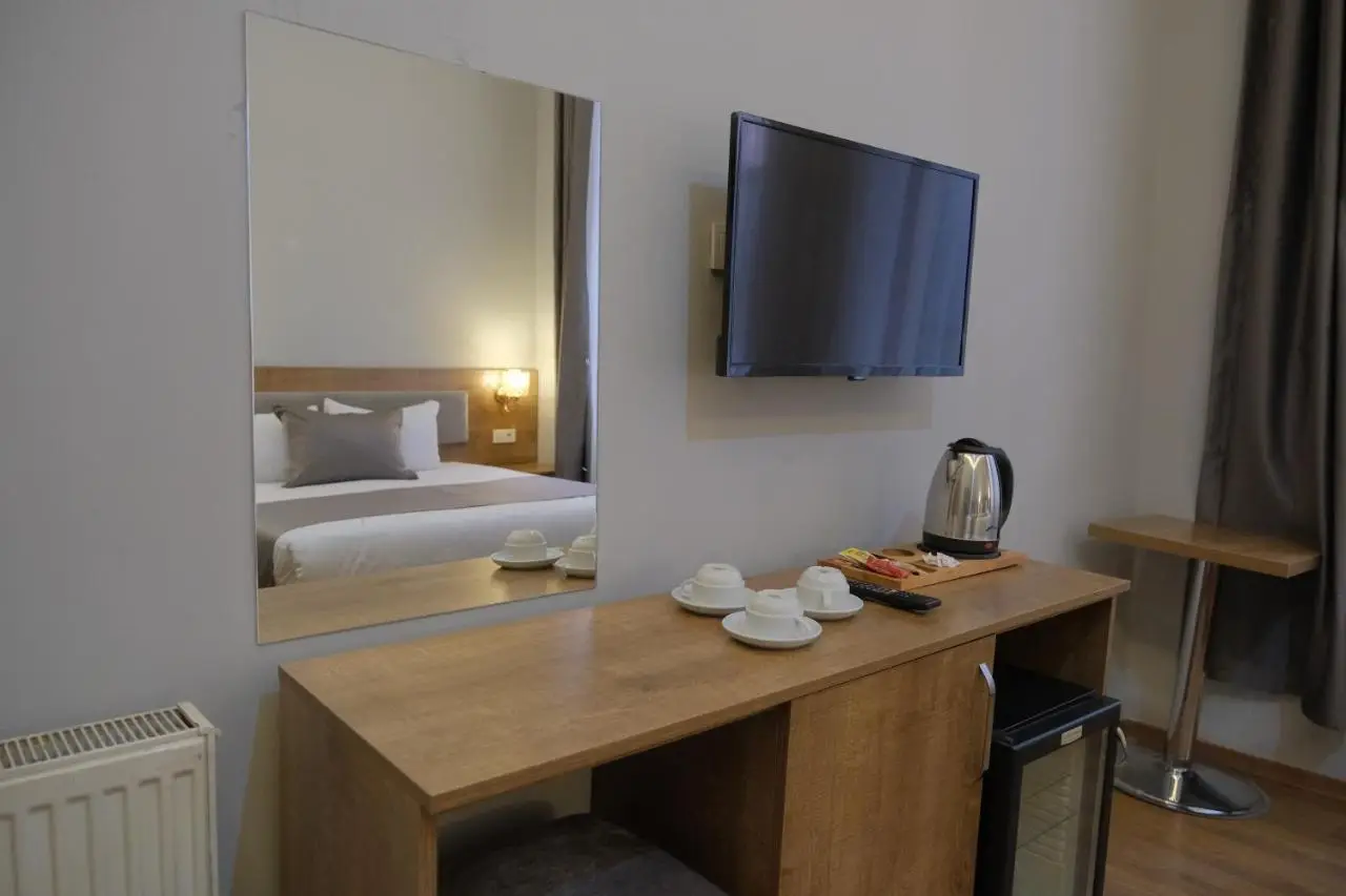 Adamantides Hotel