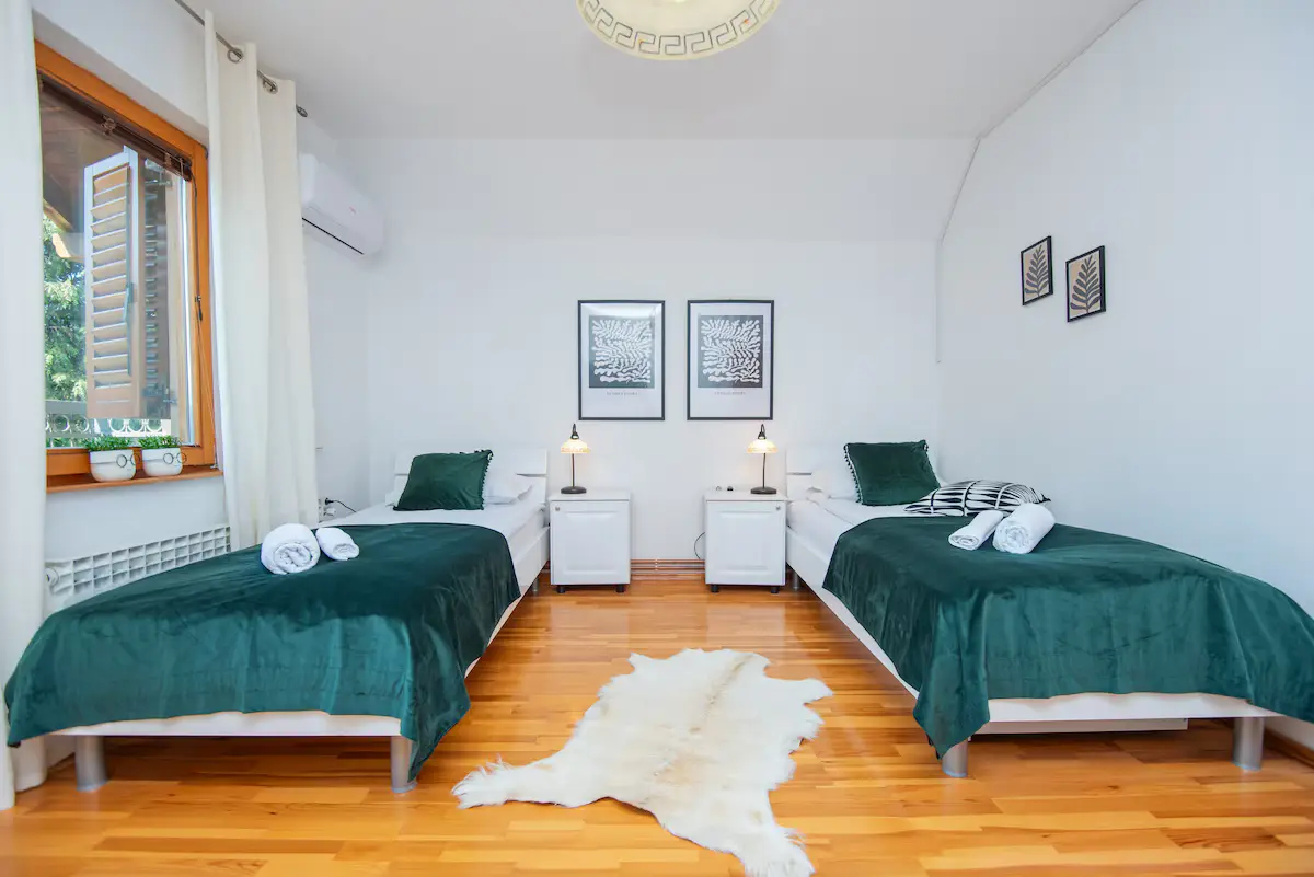 6BDR Holiday Nest - Green Aris