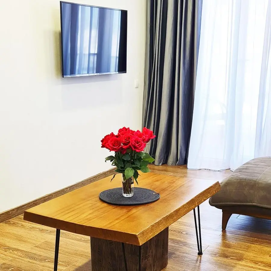 Bright and Airy Apartment Free Wi-Fi Open Space 3-Rooms 2-Balconies