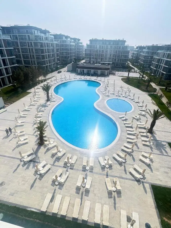 Sea Breeze Polo Residence