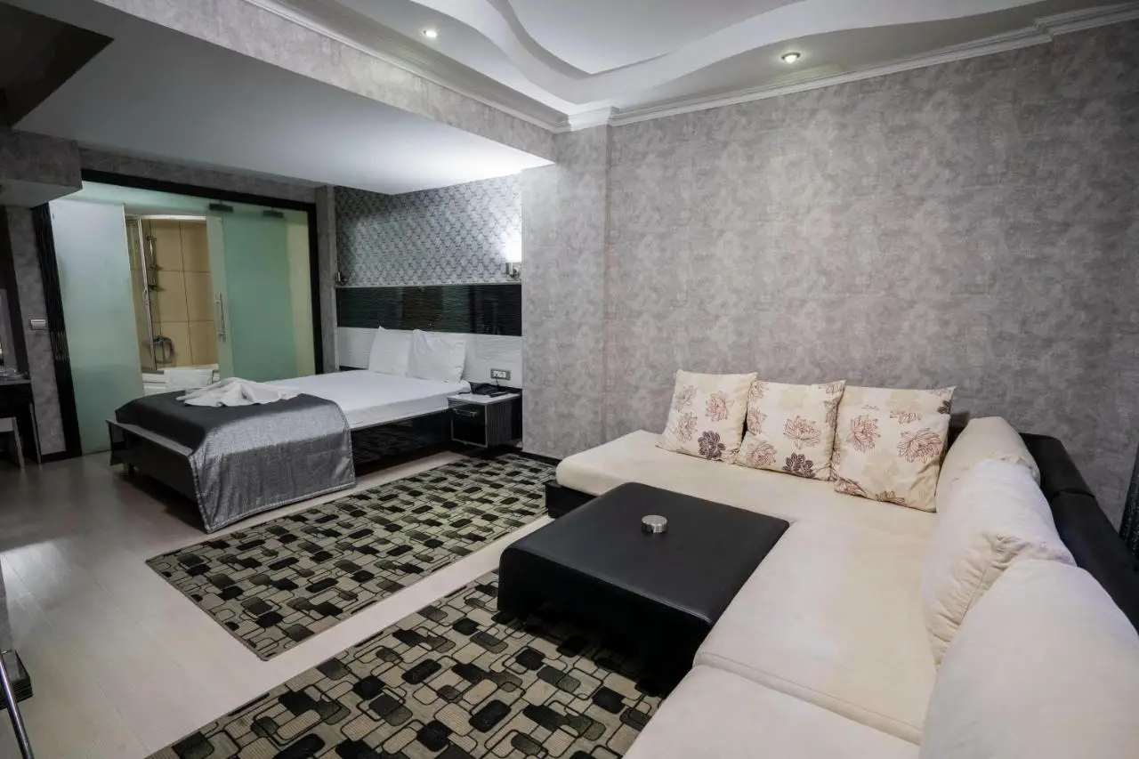 HALLEY OTEL