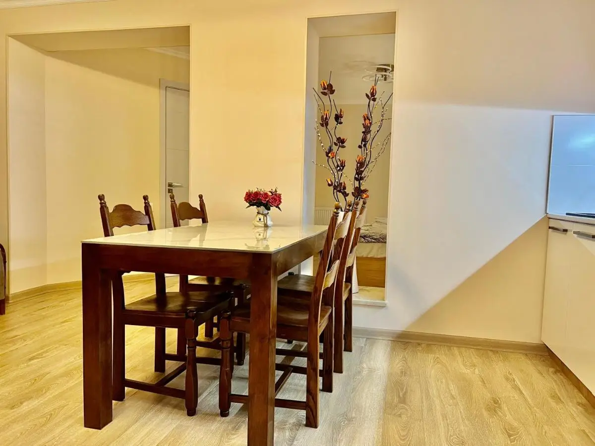APARTMENT #27