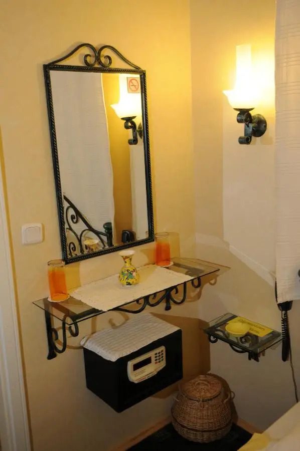 A&B Home Hotel