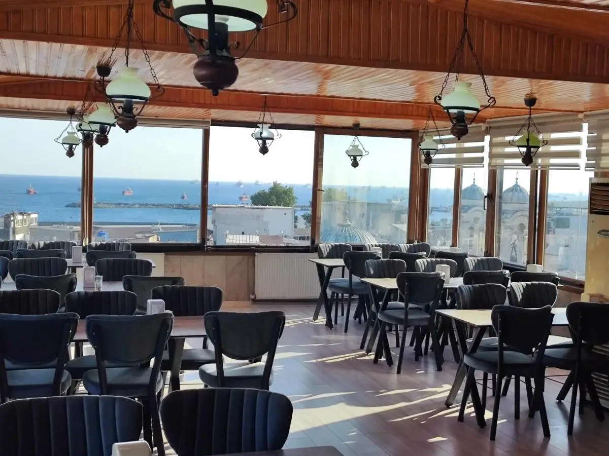 Grand Liza Hotel