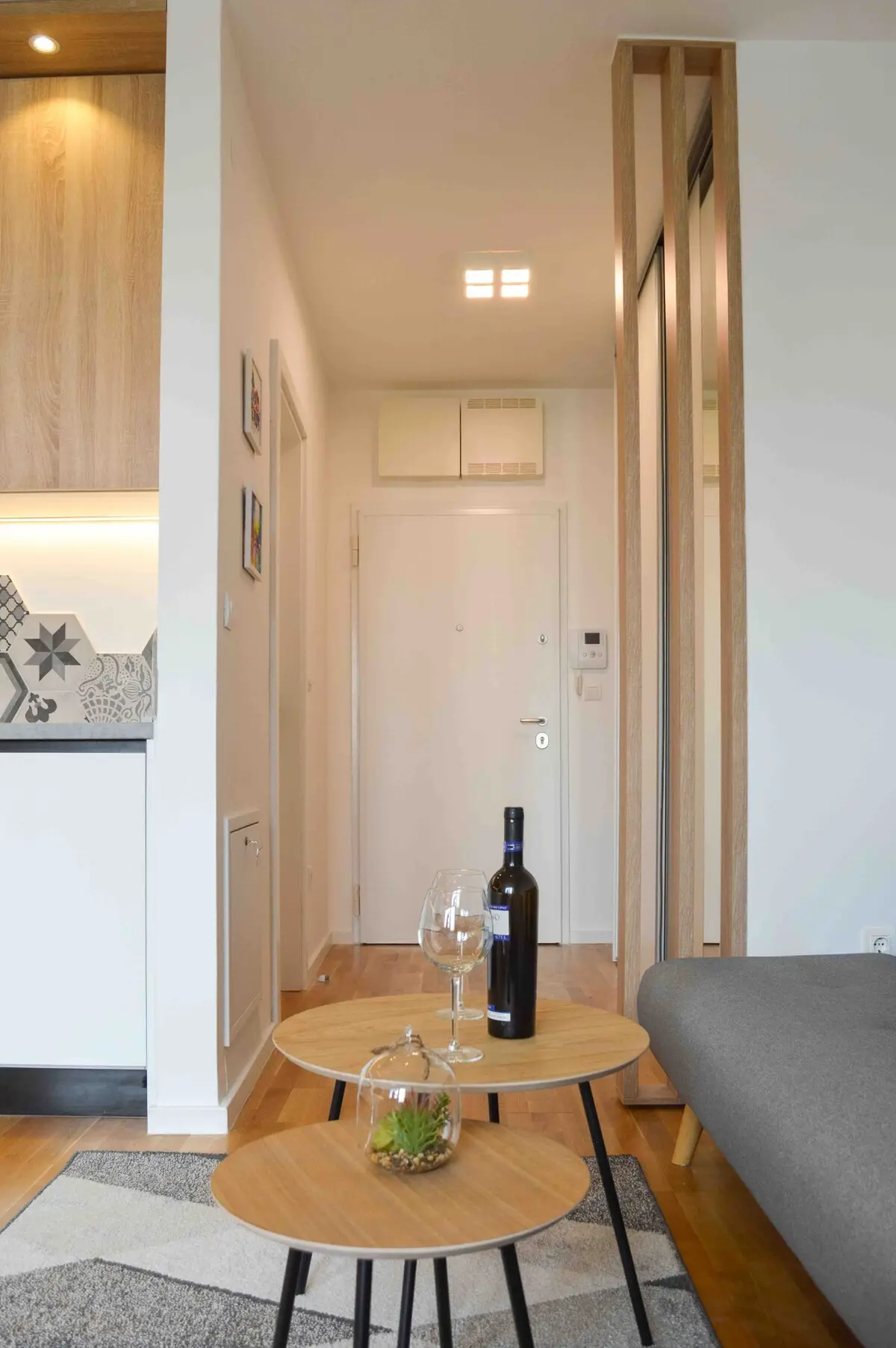 Modern brand new studio@top location+balcony view
