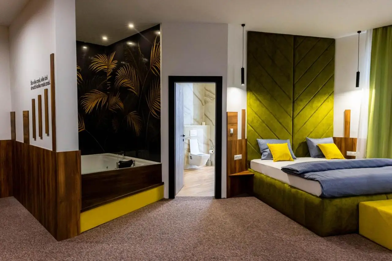 Hostel Tron