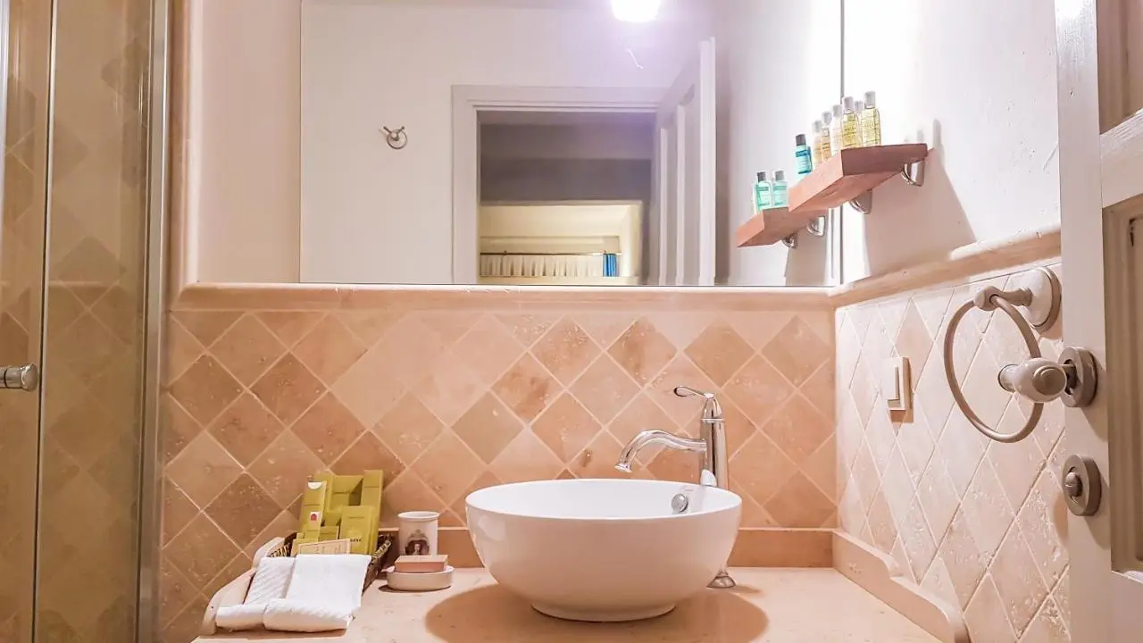 Rebetiko Hotel