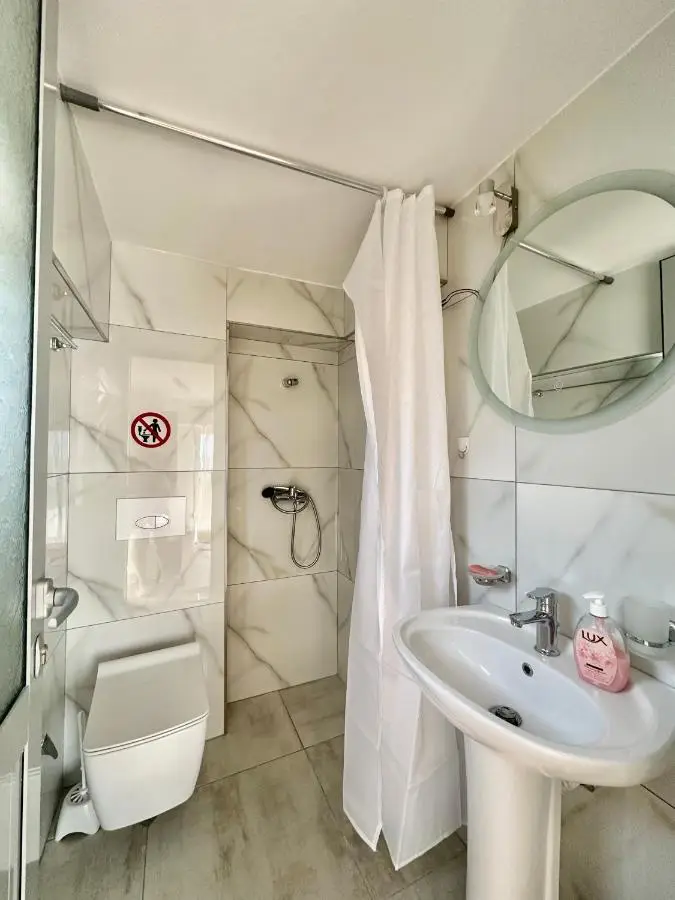 Shkreli Private Entrance Duplex Apartment , Partial Sea View, 3 min from the beach