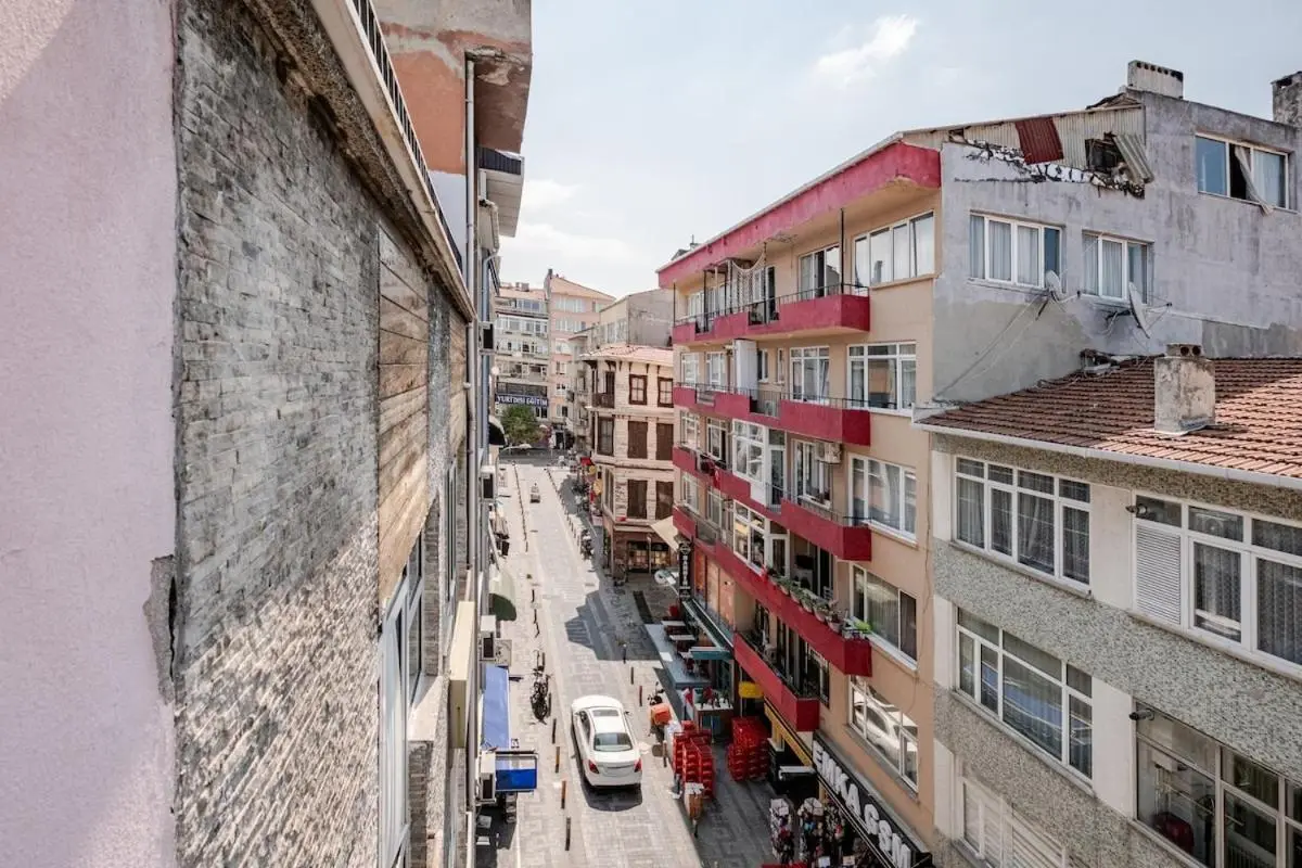 Kadıköy ün Kalbinde Tarihi Rahat Sessiz Daire
