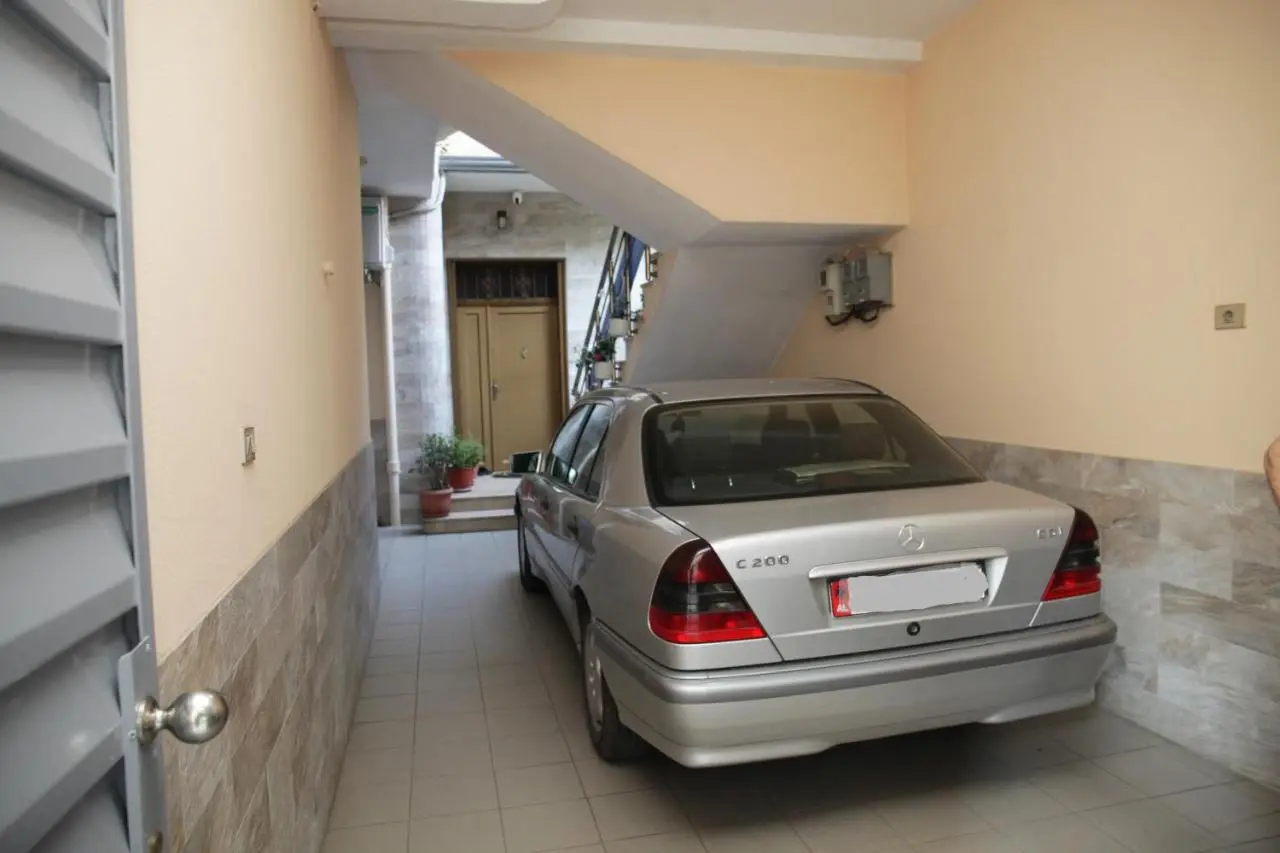 Cozy 2 Bedroom Apartment 10 Min walk to center