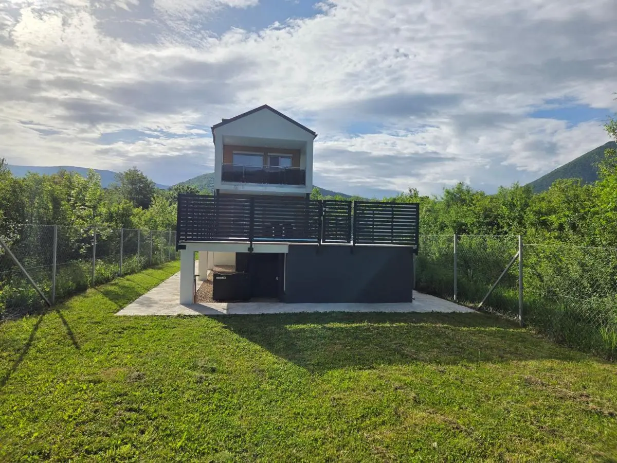 Villa Alisa - Luxury Riverside Escape
