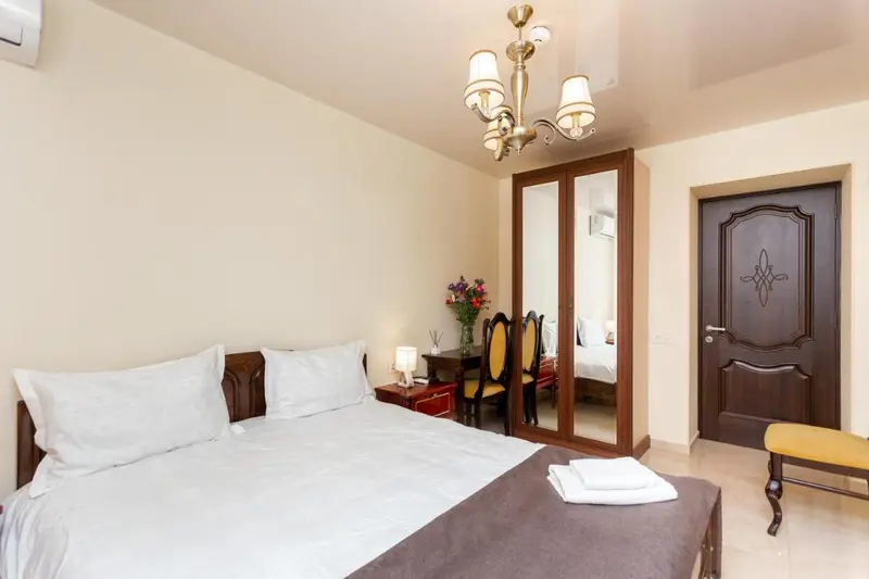 Prime location Apartment with Three Bedroom