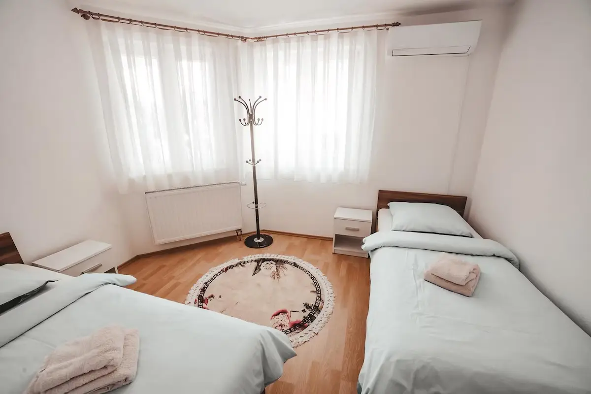 Go2Bihac Villa, 8 bedrooms, 7 bath, 10 aircon.