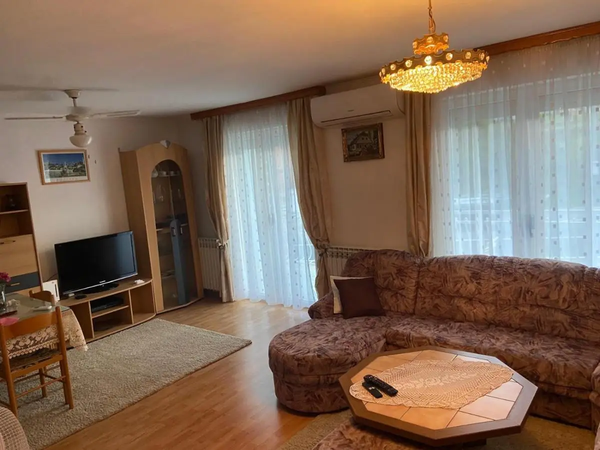 Idas Guesthouse - Kuća na jezeru - Haus am See - Privatunterkunft - Čelebići kod Konjica