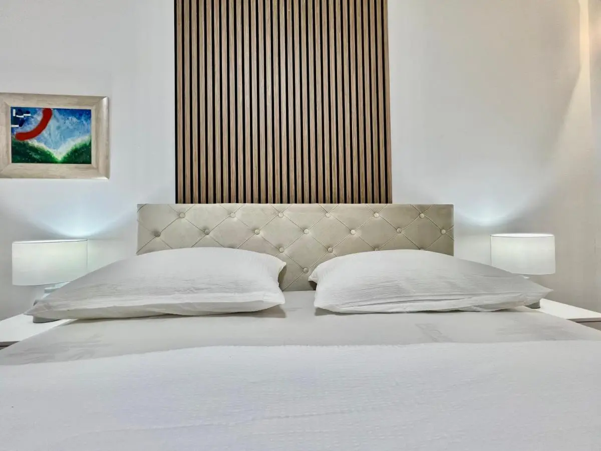 Modern Two-Bedroom Apartment with Garden & Parking