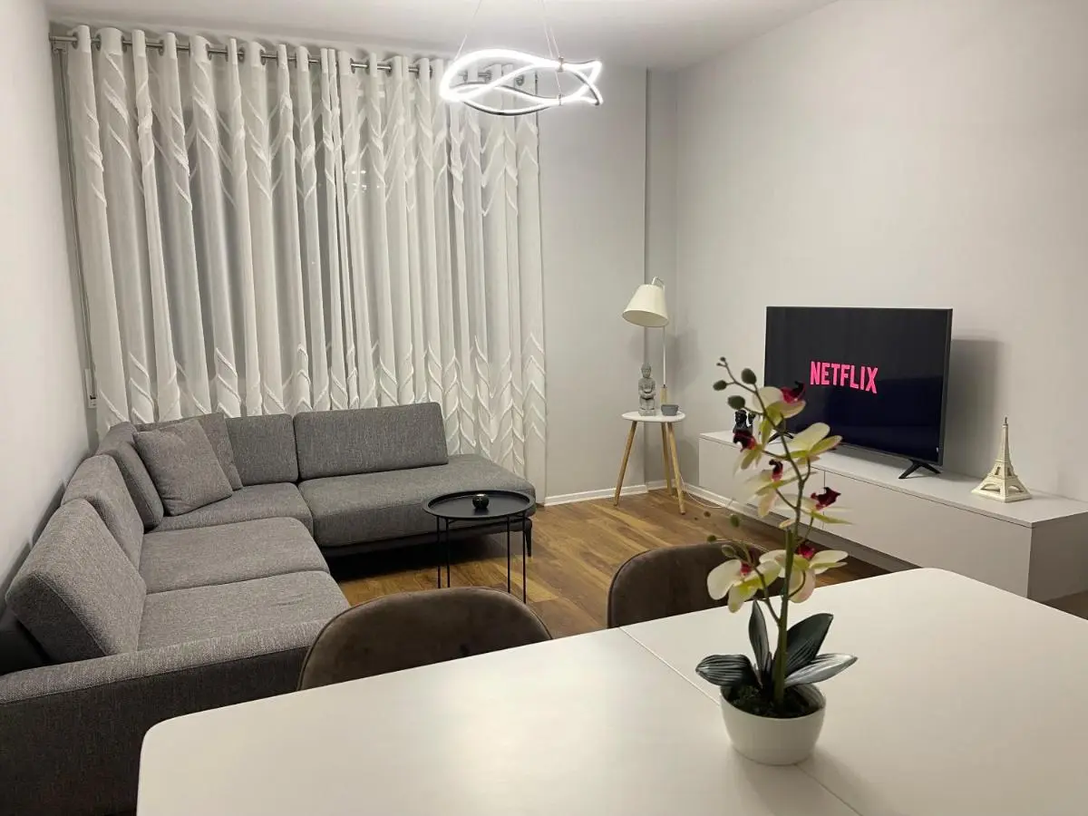New Bazaar, Grand Apartment