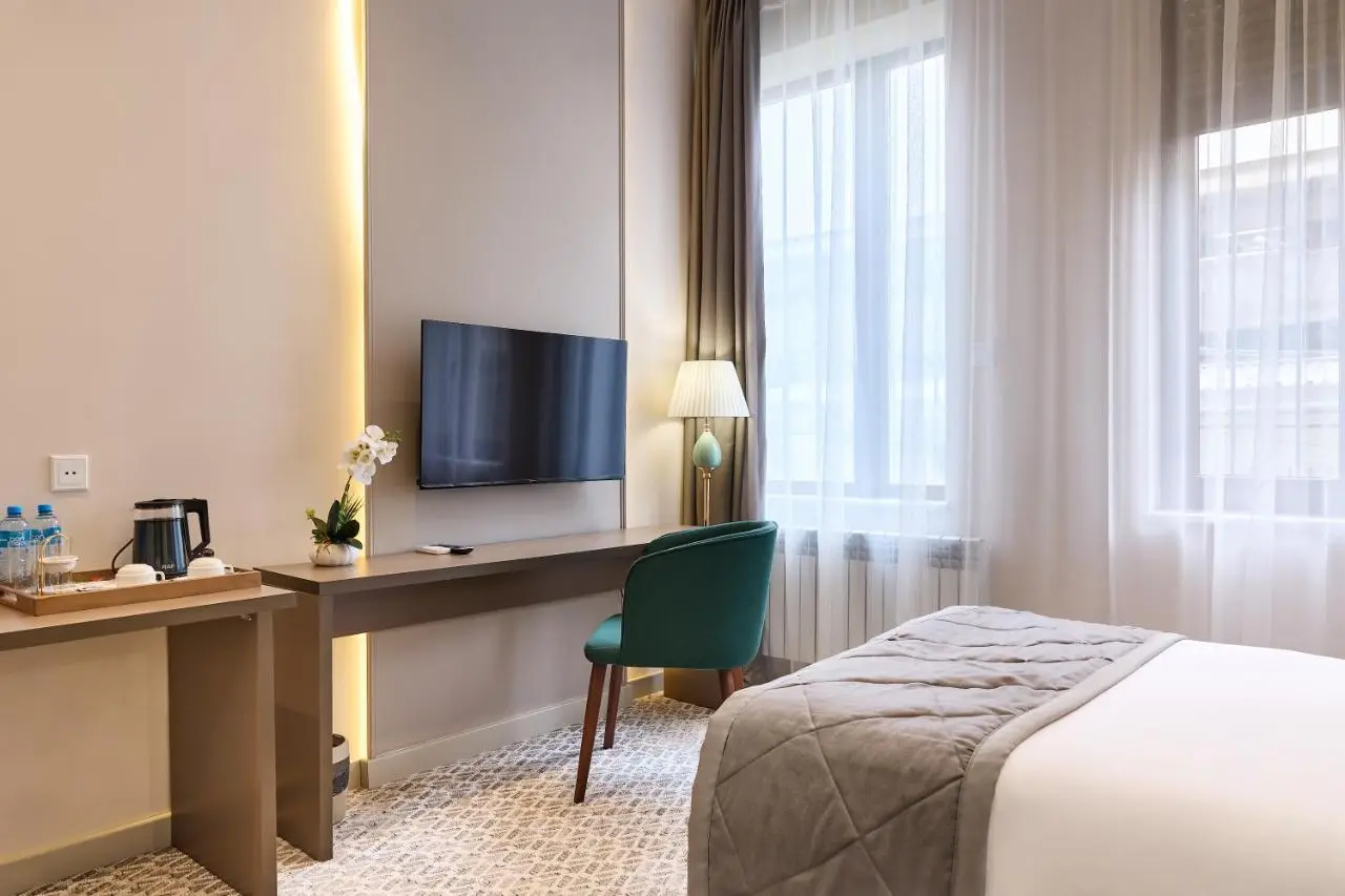 Maestro Address Hotel