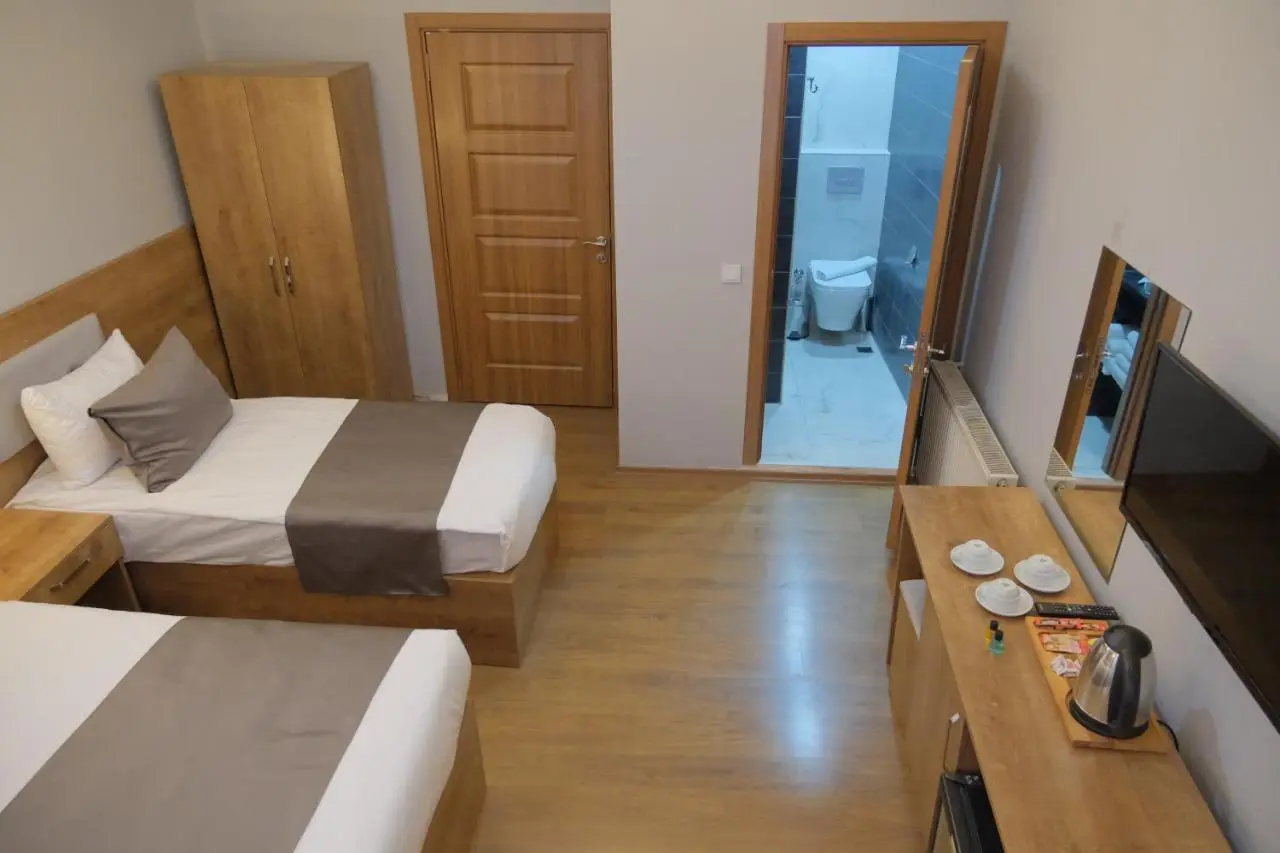 Adamantides Hotel