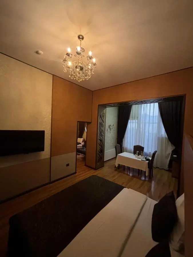 Bayil Breeze Hotel & Restaurant
