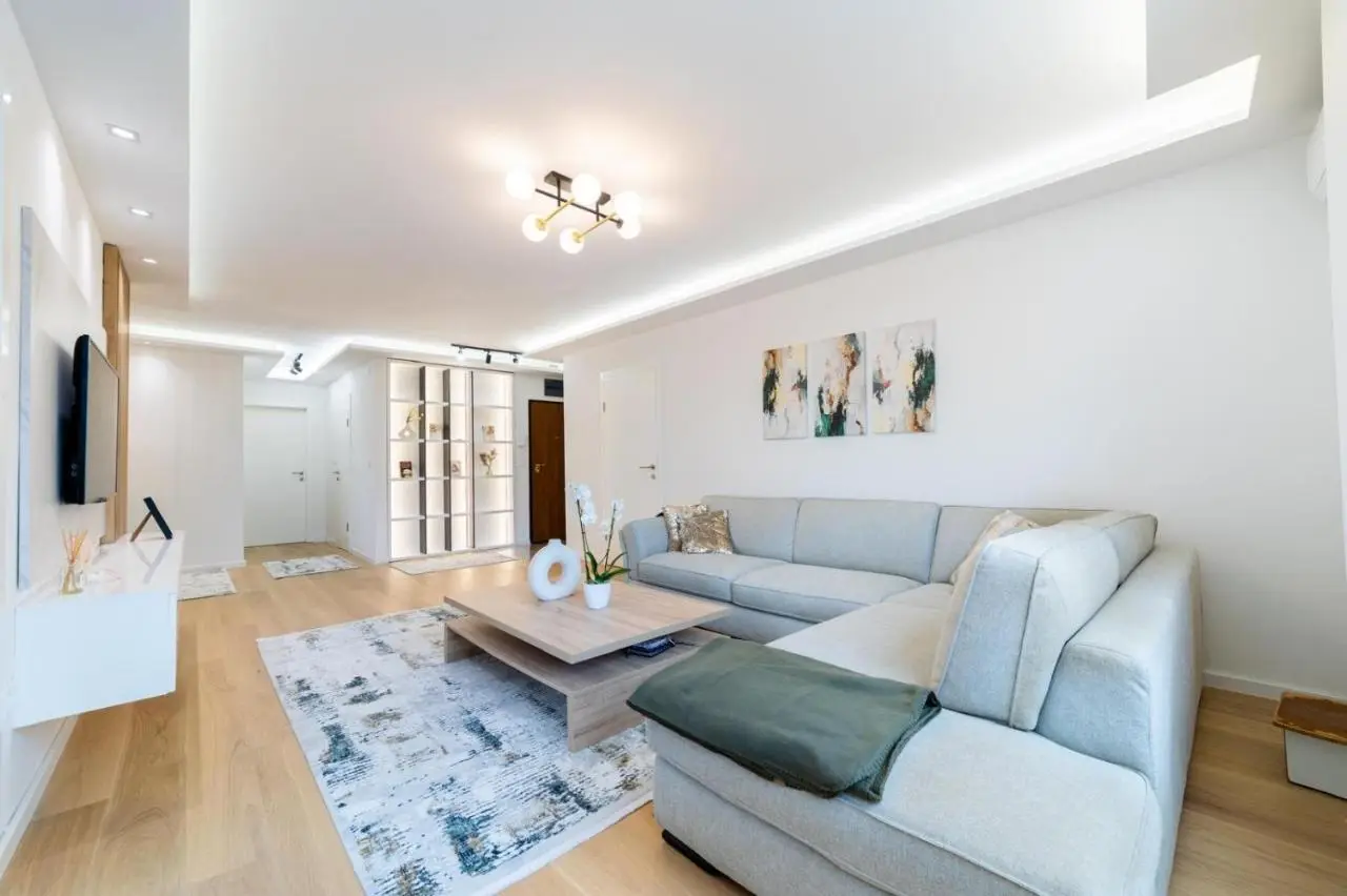 Old Town Heaven 3-bedroom apartment with balcony