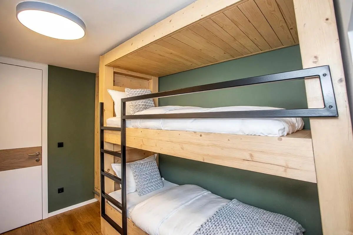 Accommodation with a view of the trail