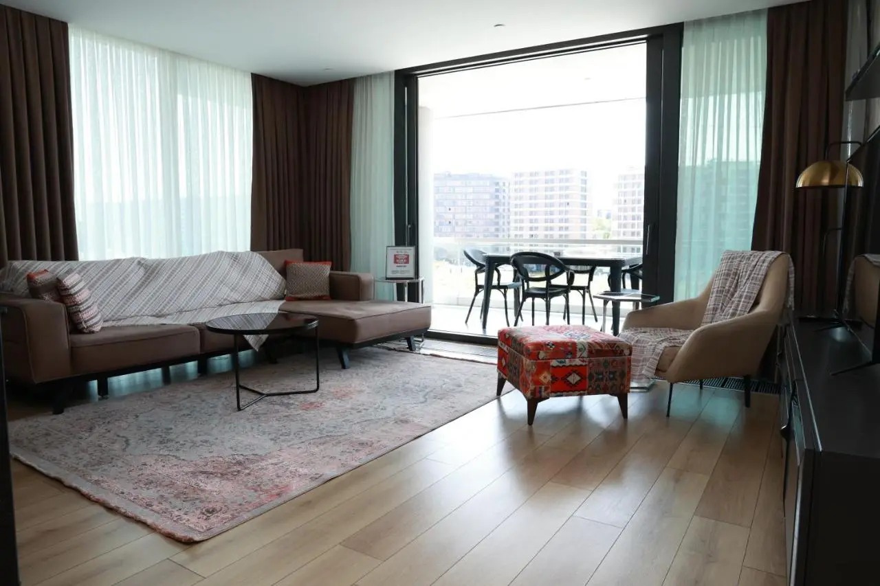 Deluxe 2BR Apartment Balcony 420