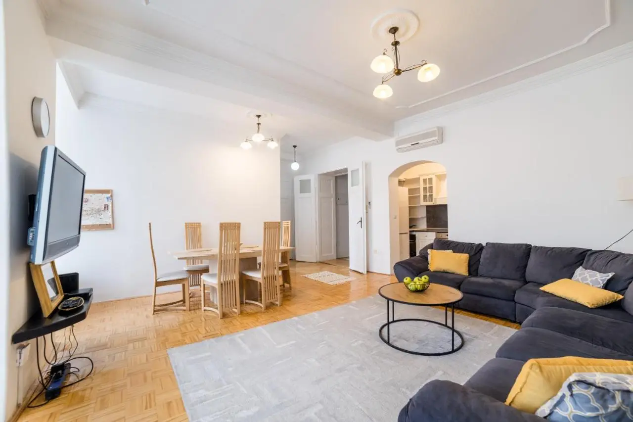 Urban Santiq City Center 3-bedroom apartment with balcony