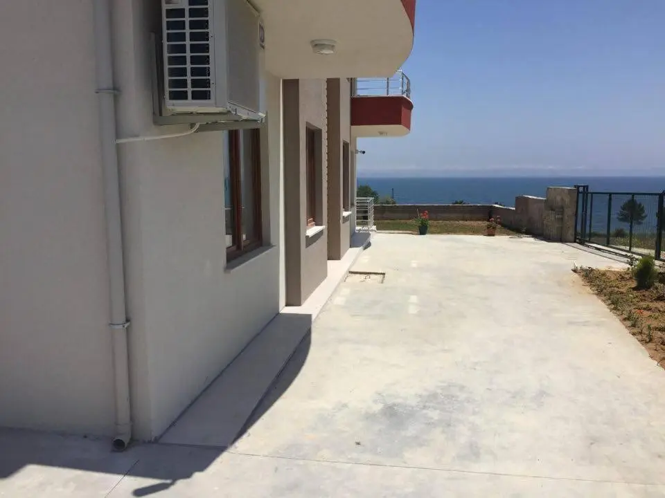 Yasar Apart