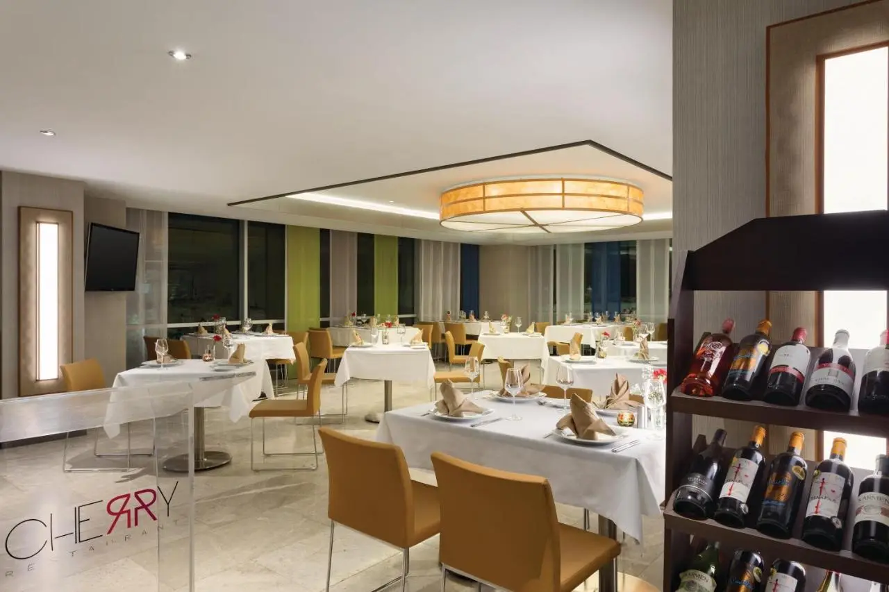 Ramada Hotel & Suites by Wyndham Izmir Kemalpasa