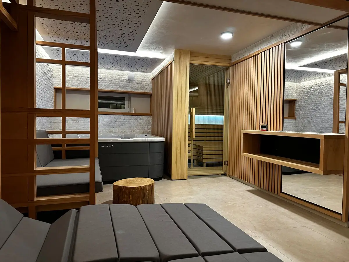 Villa Wood & Green Pool & Spa Residence