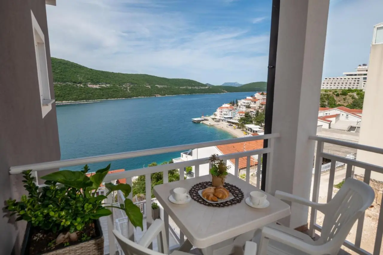 Apartments Njavro Neum