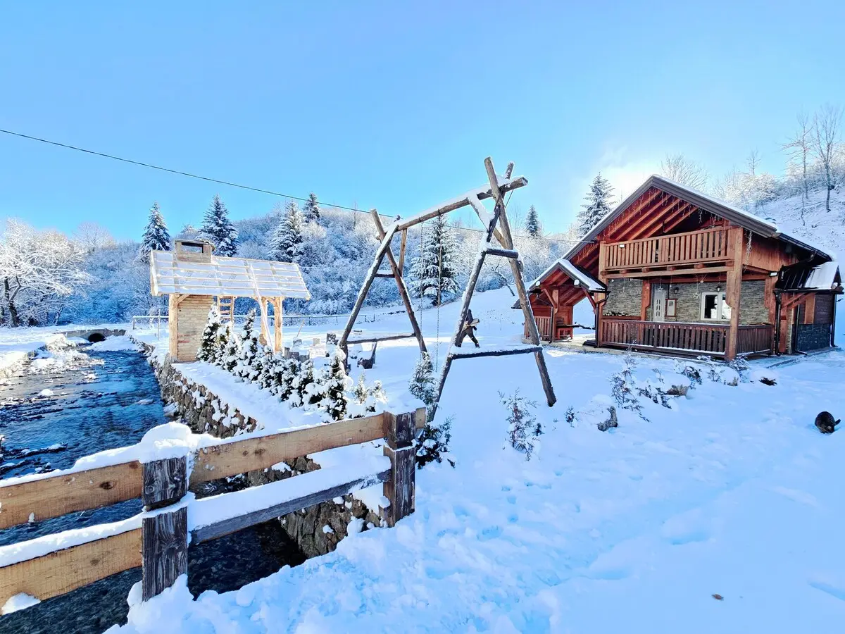 Mystery lodge