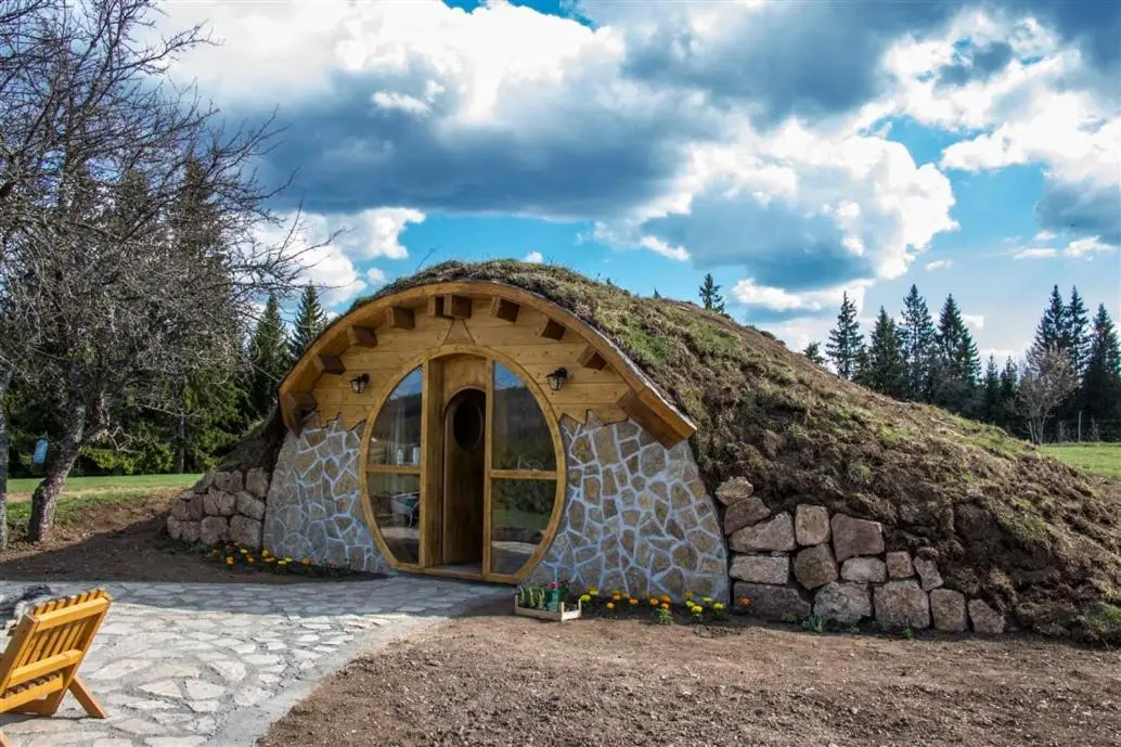 Mountain bungalows and a Hobbit House - Jazavčije Rupe