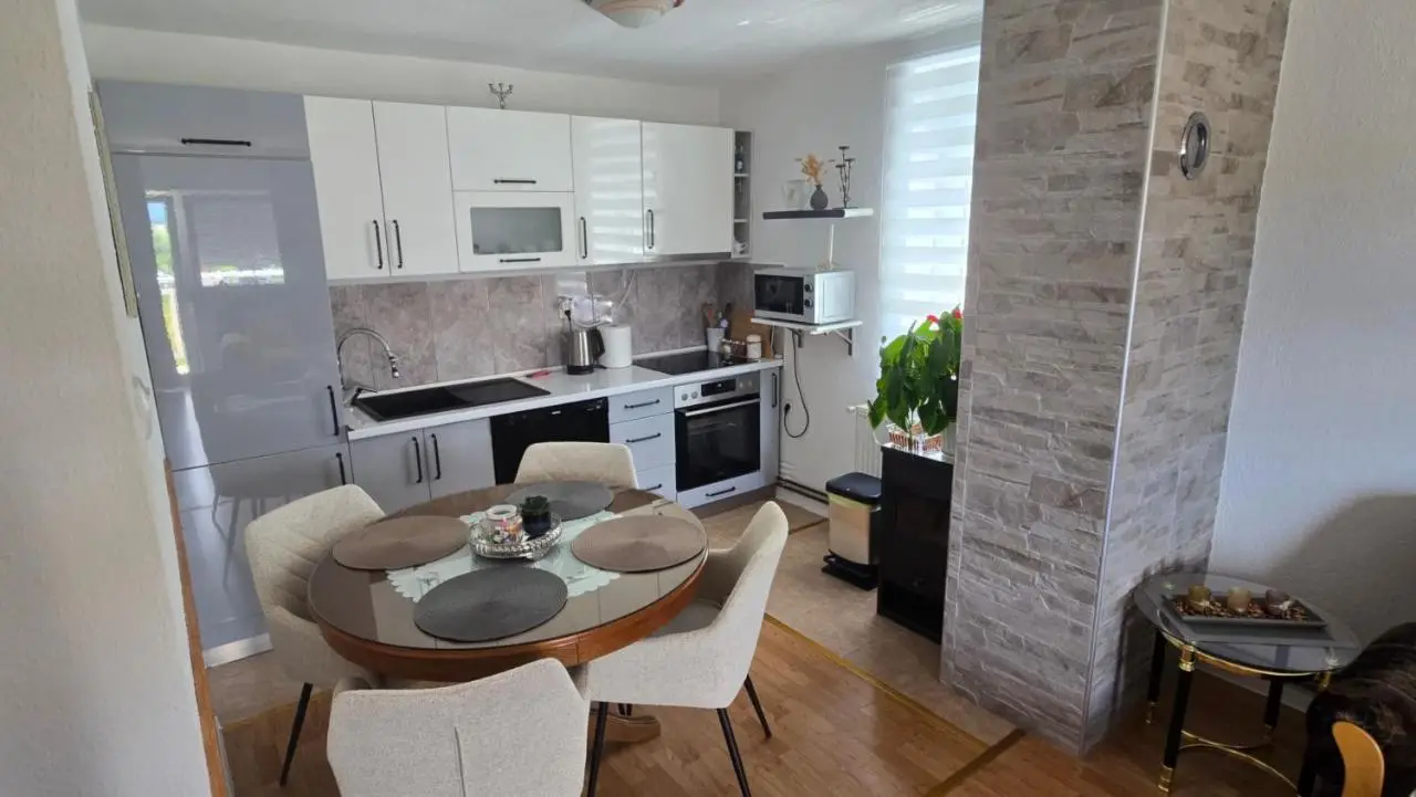 Apartment Dolic - Your peaceful spot with a panoramic view
