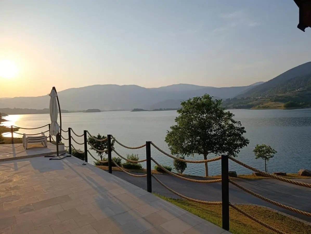 Oaza mira - Apartment with Lake View & Private Pool