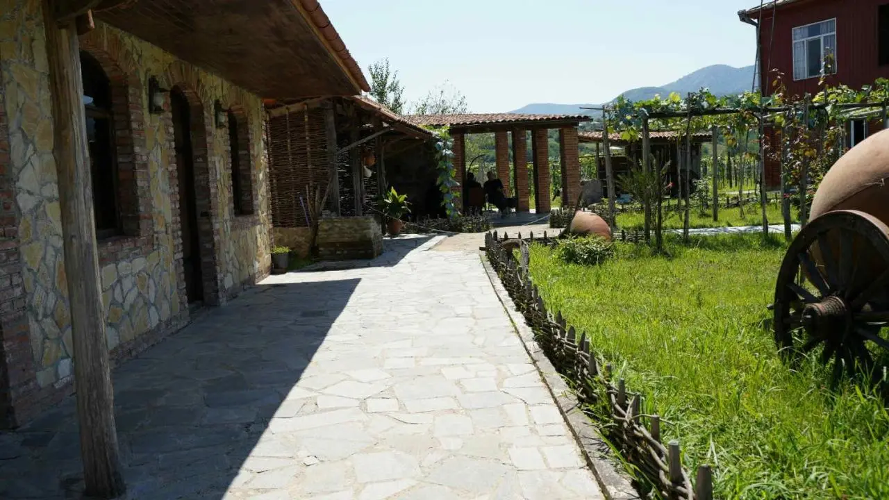 Villa Obcha - Whispering Vines Guesthouse