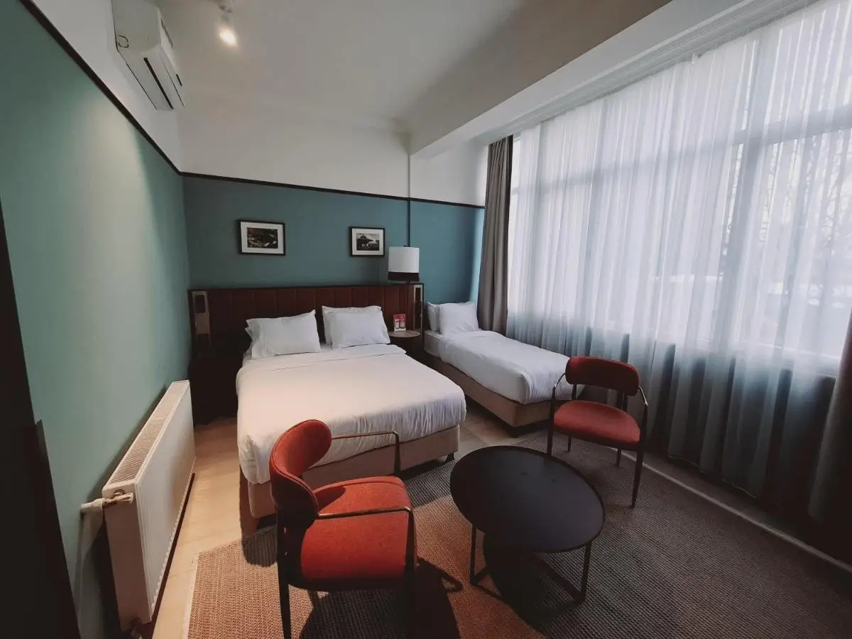 EA Exclusive Hotel