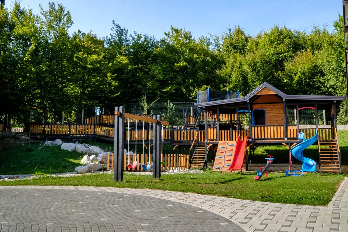 1BDR apartment, shared pool, kitchen, balcony, C23