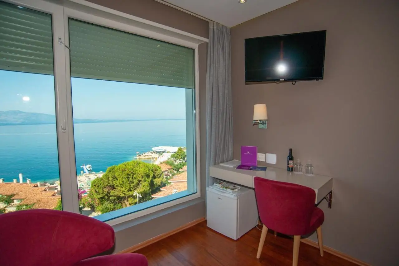 Bougainville Bay Hotel