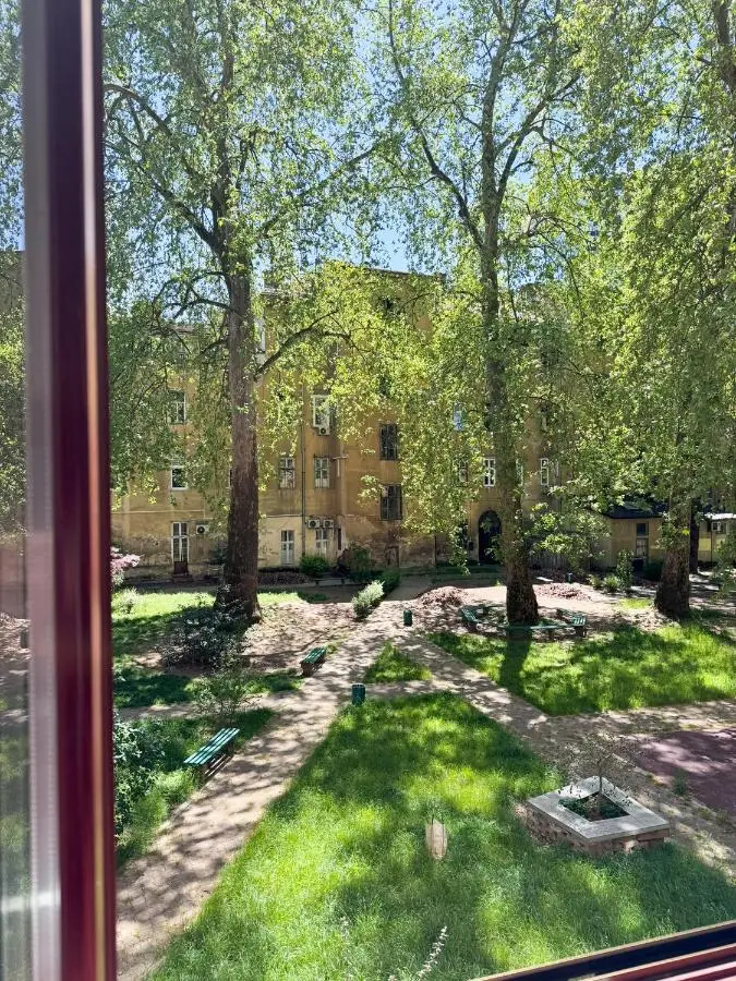 Unique & Spacious 3BR Historic Flat in City Centre