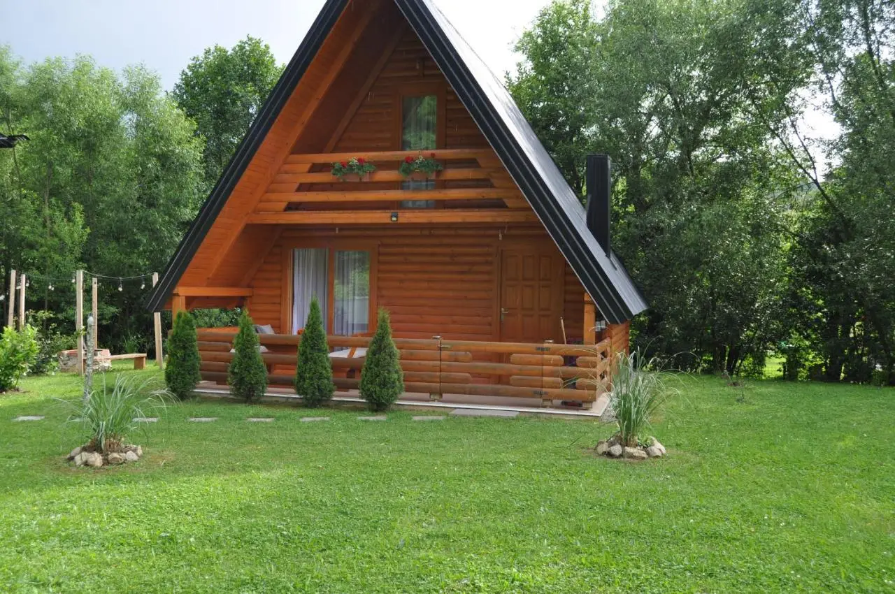 Nadiaa Wood House