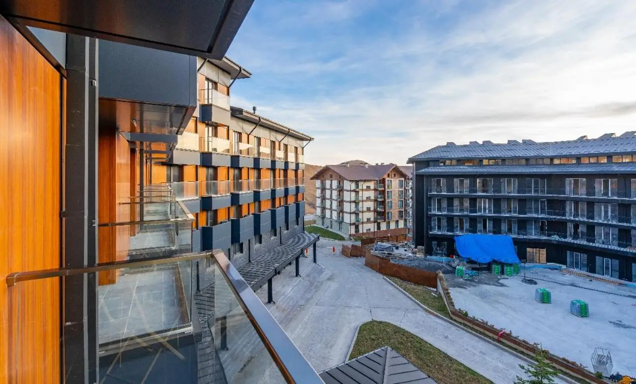 NEO Skyview Suites