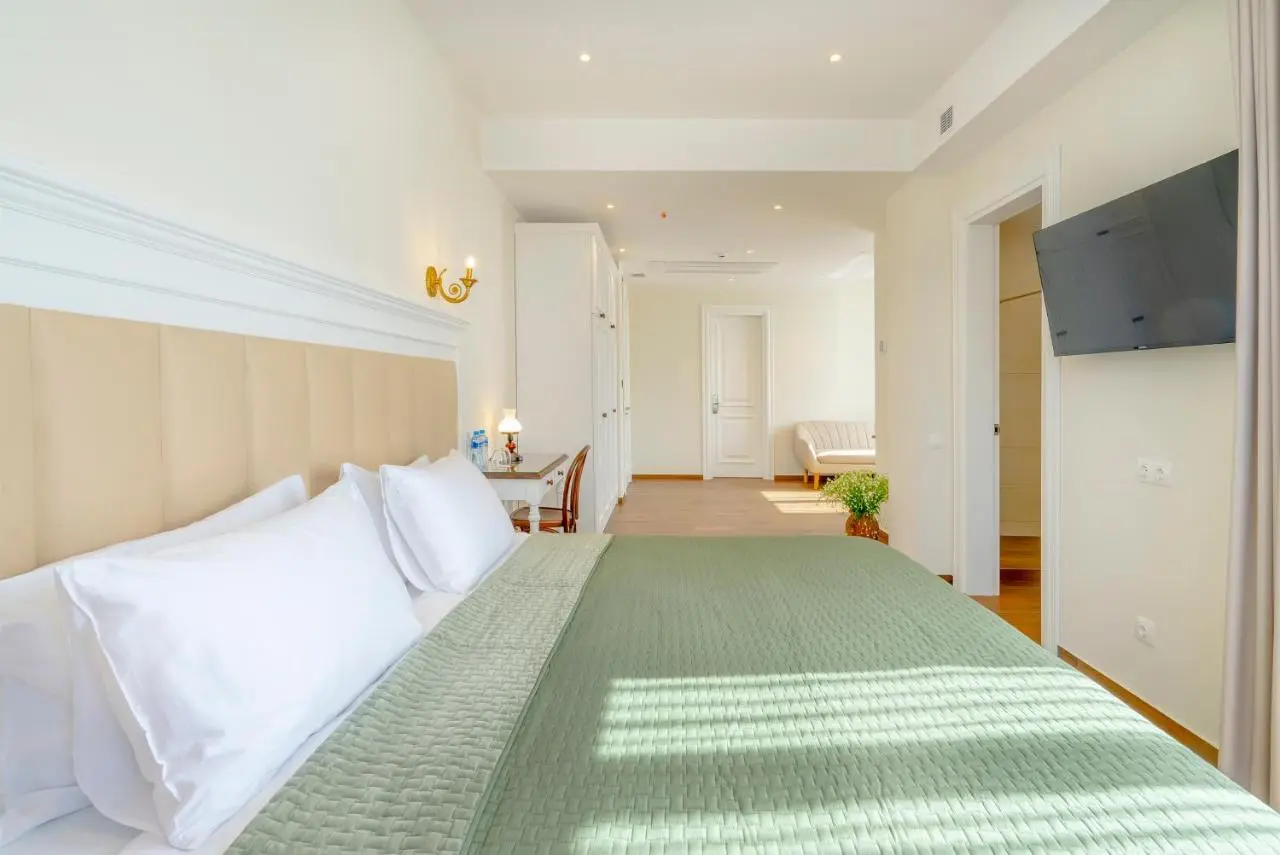 Iris Hotel