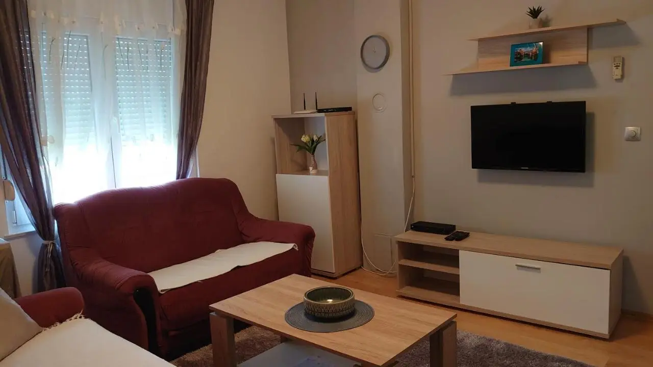 Apartments Tulipan - with free private parking garage