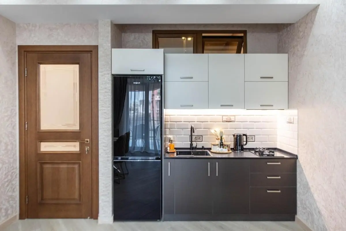 2-Bedroom Apartment with Spacious Park View Balcony - Parking - Vake, Tbilisi