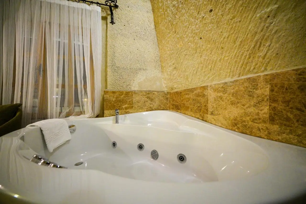 Cave Hotel Saksagan