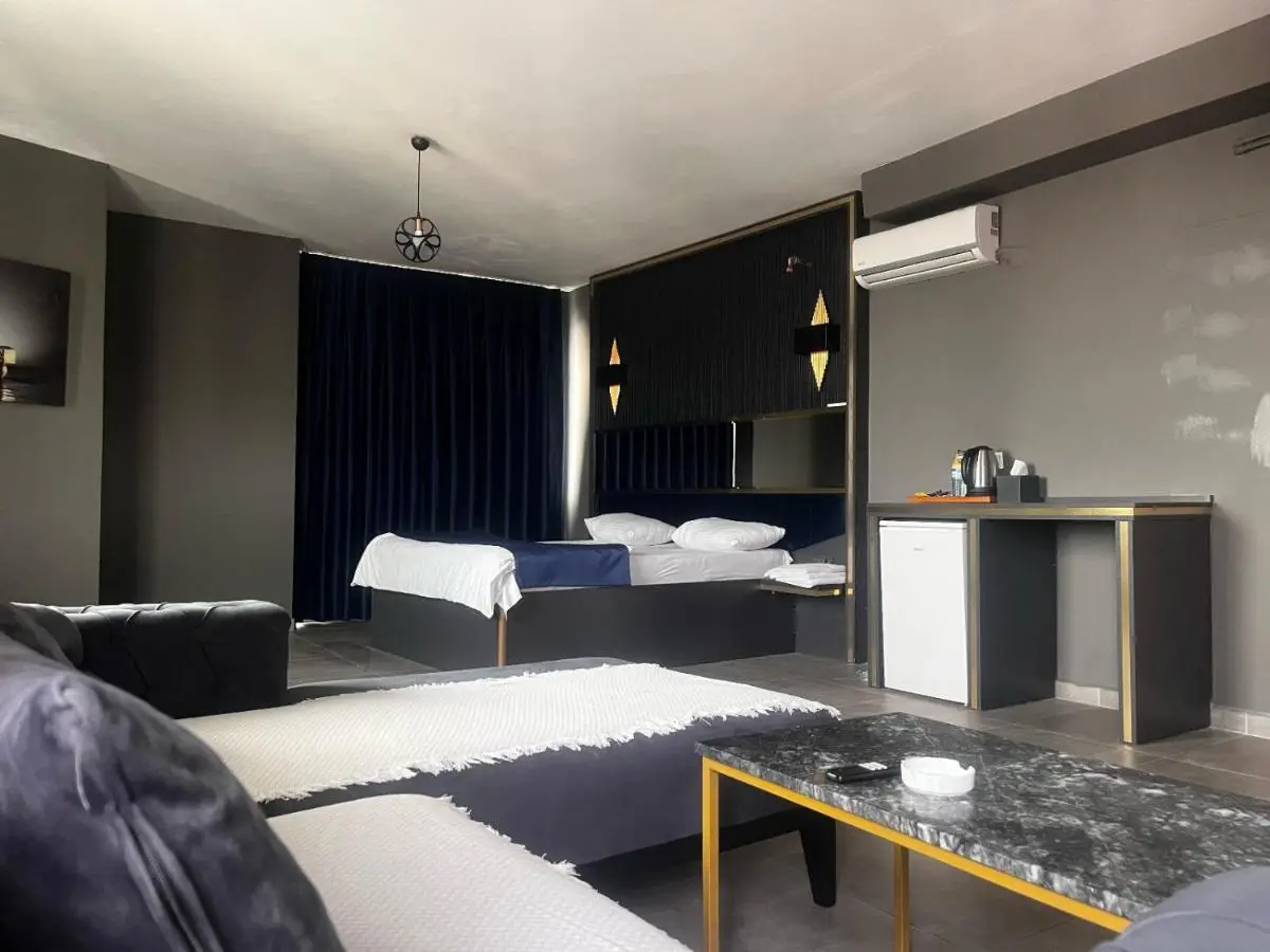 216 Hill Suites