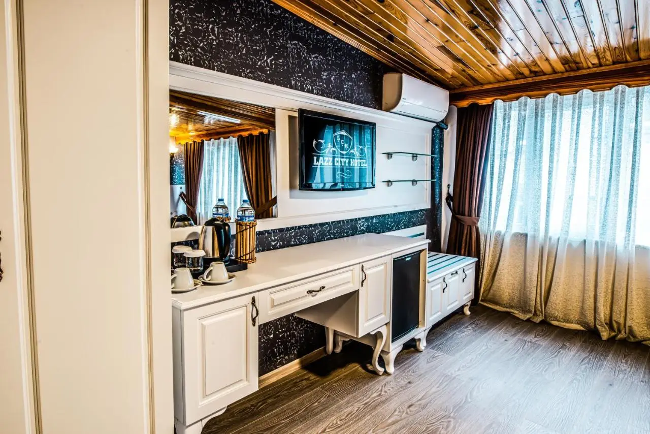 Lazz City Hotel