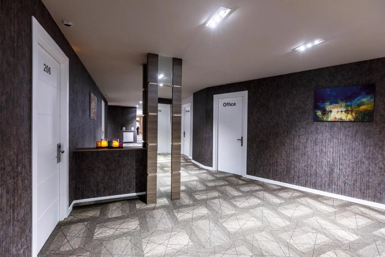 Parallel Hotel