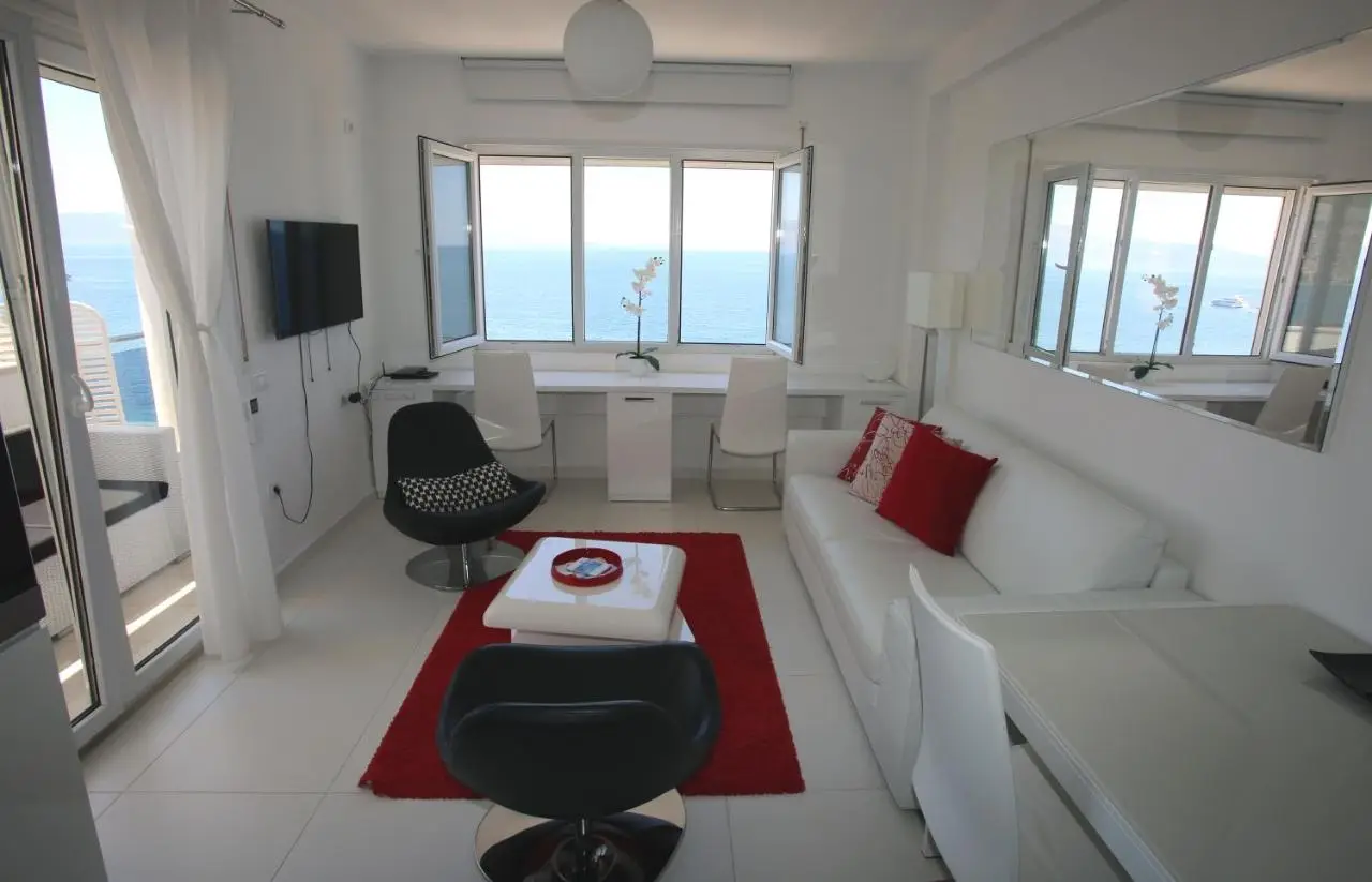 White Residence Luxury Apartments